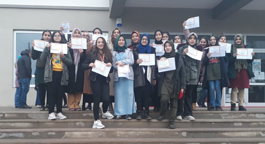 Adana’da öğrenciler karnelerini aldı.. 9