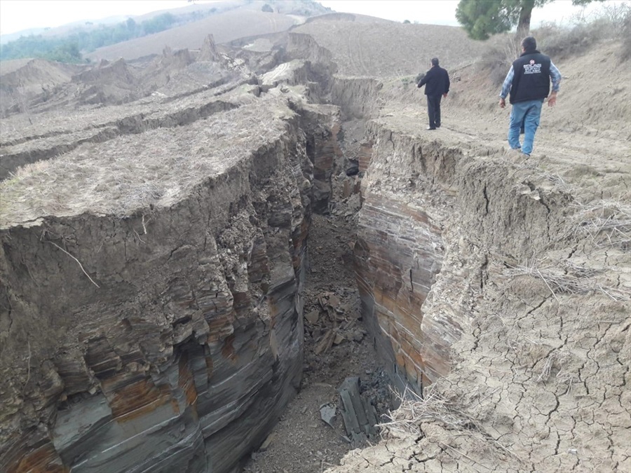 Adana'da iki mahallede heyelan oldu 4