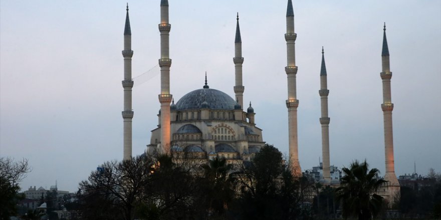 Regaip Kandili Özel” programı Adana Sabancı Merkez Camii'nden canlı yayı