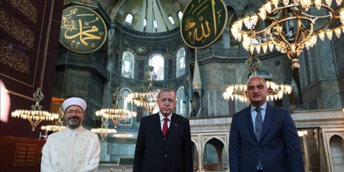 Cumhurbaşkanı Erdoğan, Ayasofya Camisi'nin tabelasını açtı