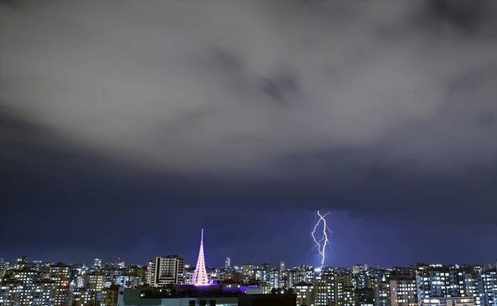 Adana'da şimşekli gece 2