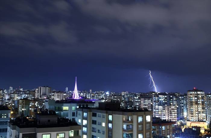 Adana'da şimşekli gece 3