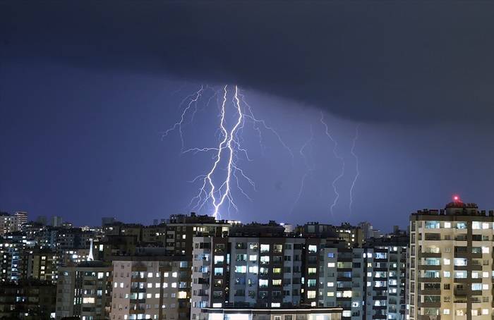 Adana'da şimşekli gece 4