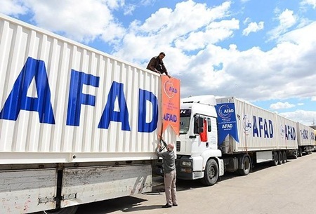 Halep'e gıda ve kıyafet yardımı