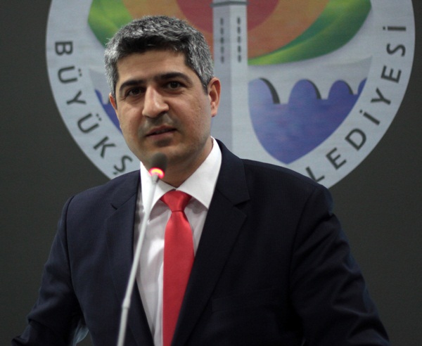 Çetinkaya: "Adanalının geleceği ipotek altına alınıyor" 