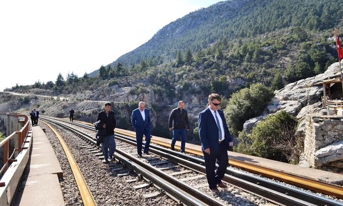 Aladağ'lı öğrenciler Karaisalı'yı gezdi