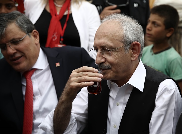 Kılıçdaroğlu'dan Adıgüzel'in yakınlarına taziye ziyareti..
