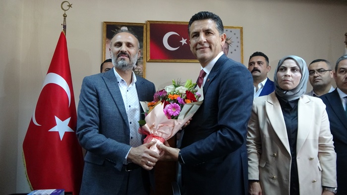 Kozan Belediye Başkanı Atlı, makamına davul zurnalarla uğurlandı