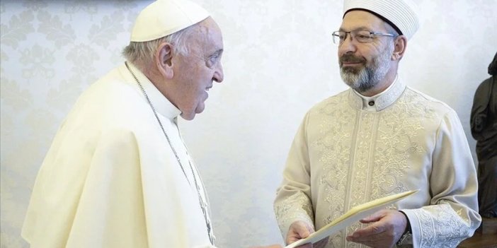 Papa Franciscus'tan Cumhurbaşkanı Erdoğan'a dünya barışına yaptıkları için teşekkür