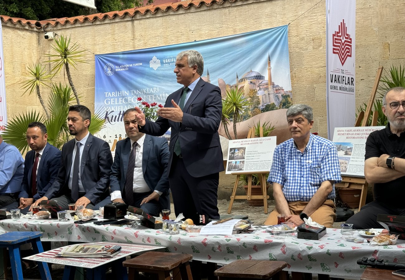 Adana Vakıflar Bölge Müdürü Metin Evsen, basın toplantısı düzenledi