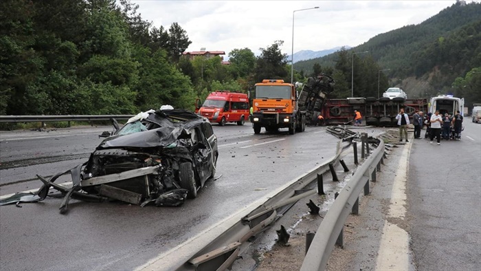 Kurban Bayramı tatilinin ilk 2 günü trafik kazalarında 16 kişi hayatını kaybetti