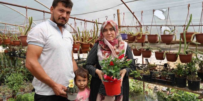 “Bir dal çiçek istediler” o serasını kurup kendi işinin patronu oldu