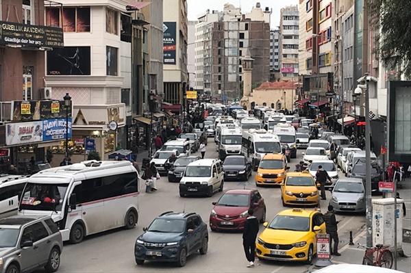 Adana'da 843 bin 374 bin araç bulunuyor