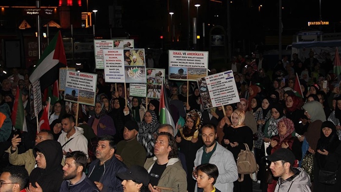 Türkiye'nin birçok şehrinde İsrail'in Gazze'ye yönelik saldırıları protesto edildi