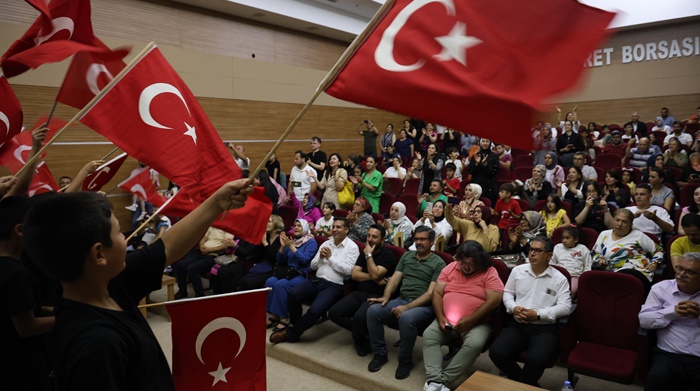 Kozanlı öğrenciler Kozan kurtuluşunu sahnelerine taşıdı