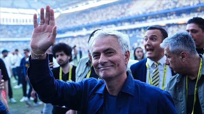 Jose Mourinho resmen Fenerbahçe'de