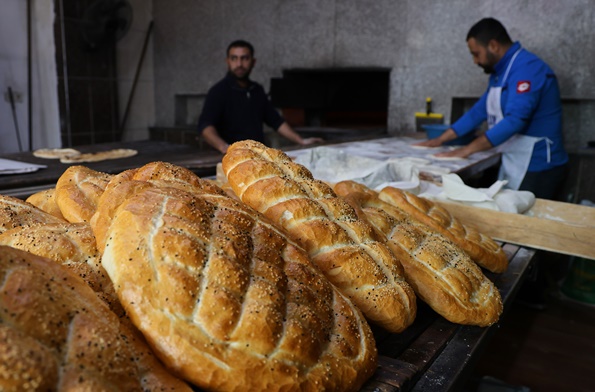 Adana'da 210 gram ekmek 10 lira oldu