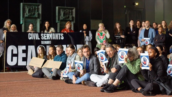 Hollanda'da devlet memurları, hükümeti ve İsrail’i protesto etmek için 6 aydır eylem yapıyor