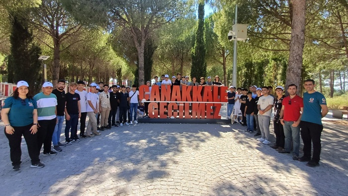 Adana'da eğitim gören 40 lise öğrencisi polis tarafından Bursa ve Çanakkale'ye götürüldü