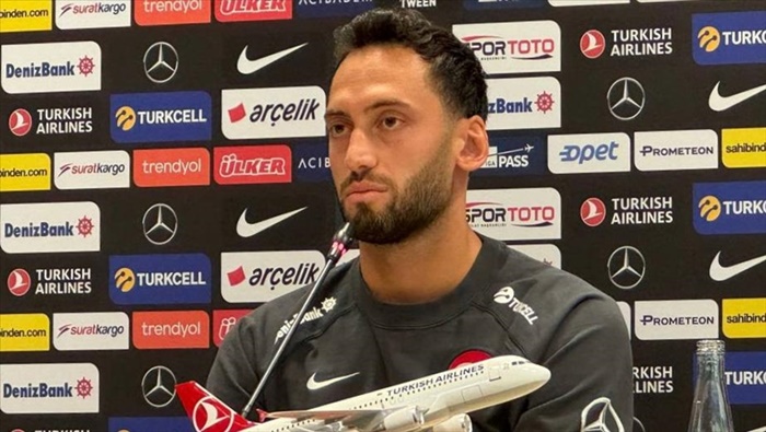 A Milli Futbol Takımı'nın kaptanı Çalhanoğlu: İstediğimiz sonucu alamadık ama her şey bitmedi