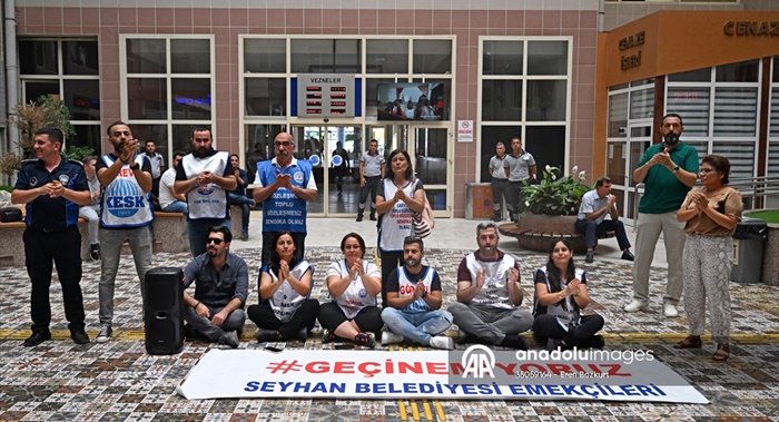 Seyhan Belediyesi memurları, toplu sözleşme süreciyle ilgili eylemlerini sürdürüyor