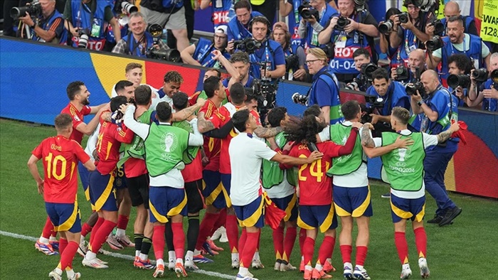 İspanya, geriye düştüğü maçta Fransa'yı yenerek EURO 2024'te finale çıktı