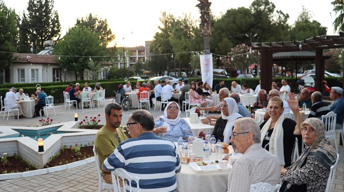 Adana Huzurevi'nde Duygusal Bir Gece: Akşam Yemeği Ve Mevlüt Etkinliği