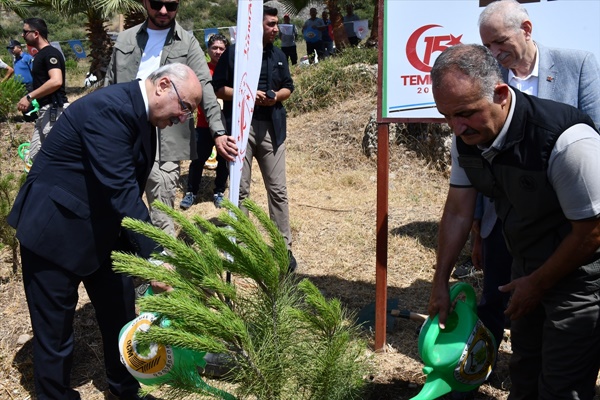 İzmir ve Adana'da 15 Temmuz şehitleri için hatıra ormanları oluşturuldu