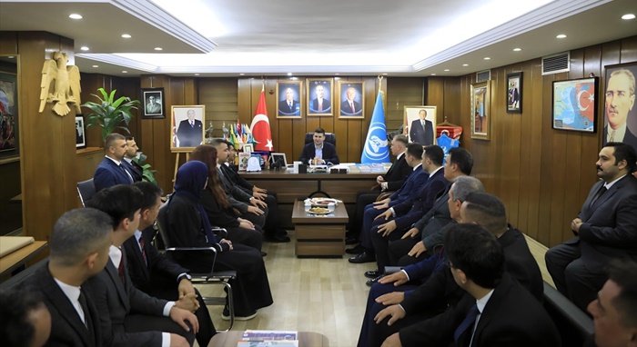 Ülkü Ocakları Genel Başkanı Yıldırım, Adana'da teşkilat mensuplarıyla görüştü