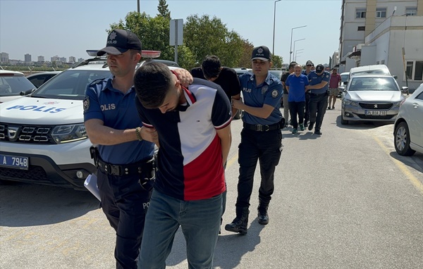 Adana'da çevreye rahatsızlık verip polise mukavemet gösteren 5 şüpheli tutuklandı