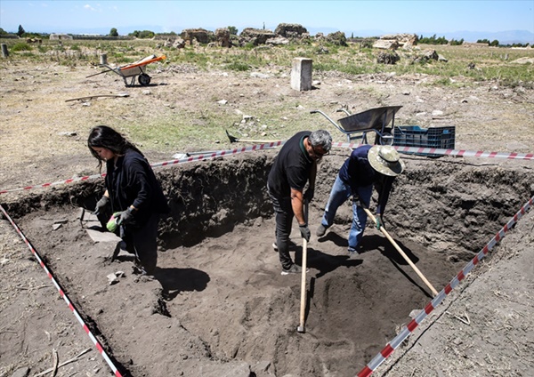 Anavarza Antik Kenti'nde Abbasi dönemine ait olduğu düşünülen cami kalıntıları bulundu