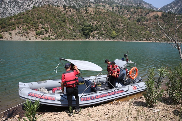 Adana'da jandarma ekipleri helikopterin kırıma uğradığı bölgeyi inceledi