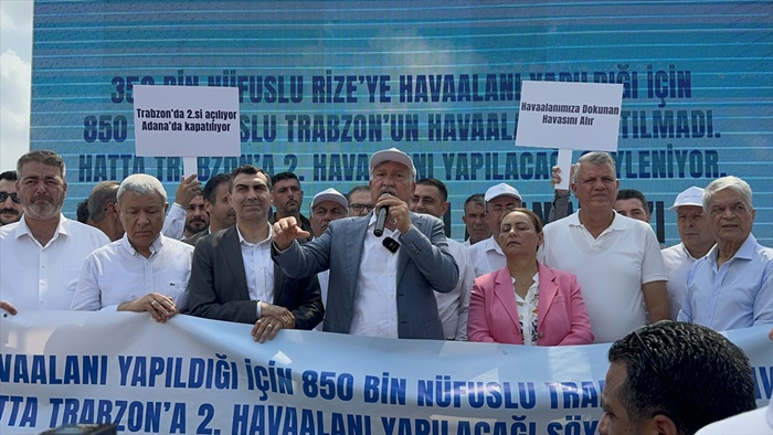 Adana Havalimanı'nın yolcu uçuşlarına kapatılmaması için yürüdüler