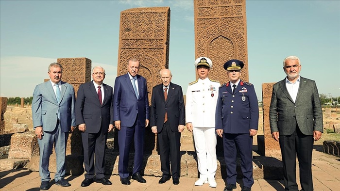 Cumhurbaşkanı Erdoğan, Ahlat'ta Selçuklu mezarlığını ziyaret etti