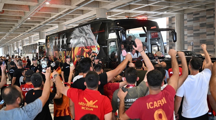 Galatasaray kafilesi Adana'ya geldi