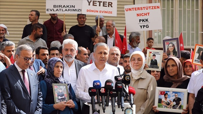 İçişleri Bakanı Yerlikaya: (Diyarbakır anneleri) nöbetleriyle 6 yılda 55 terör örgütü mensubu ikna edilerek teslim oldu