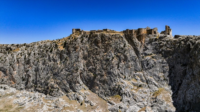 "Yenilmez şehir" Anavarza Antik Kenti'nde kazı alanı genişletiliyor