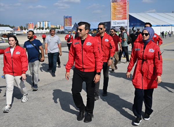 Selçuk Bayraktar, Adana TEKNOFEST alanını ziyaret etti