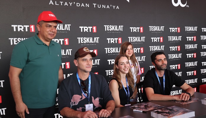 "Teşkilat" dizisinin oyuncuları TEKNOFEST Adana'da ziyaretçilerle buluştu