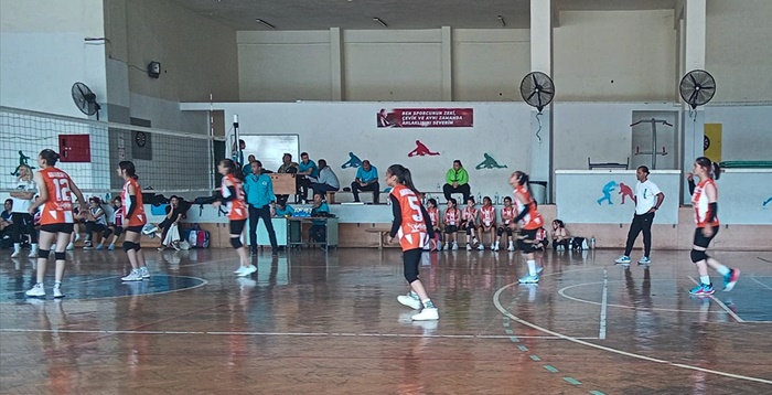 Adana'da, Okul Sporları Voleybol Grup Müsabakaları başladı