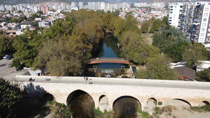 Adana’nın Kozan ilçesinde tarih ve doğa güzelliği büyülüyor