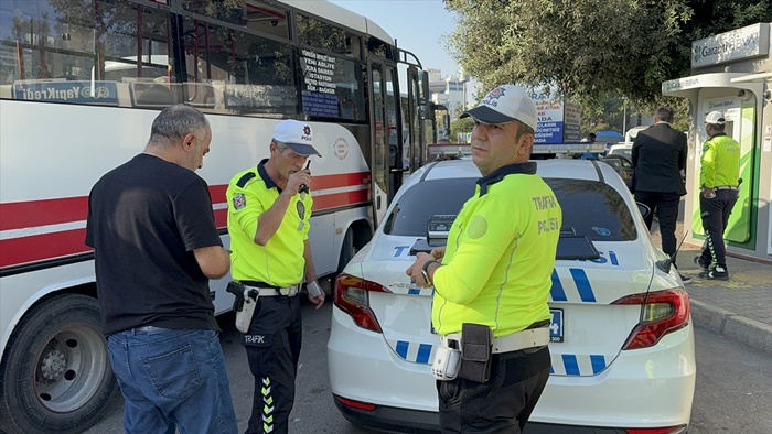 Adana'da sivil ekipler gereksiz korna çalan 35 sürücüye para cezası kesti