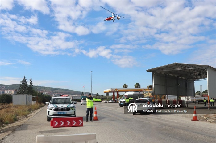 Osmaniye'de jandarma ekipleri "cayrokopter" ile trafik denetimi yaptı