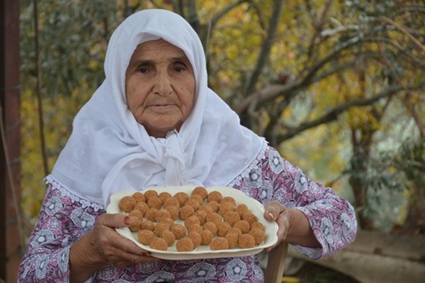 Adana’nın unutulmaya yüz tutmuş yemek ve el sanatları kültürü ortaya çıkartılıyor