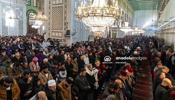 Baas rejimi ve Esed ailesi iktidarının devrilmesinin ardından Emevi Camii’nde ikinci kez cuma namazı kılınıyor