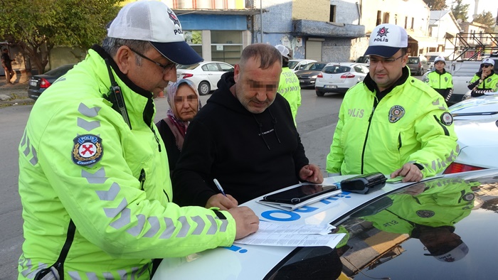 Trafik cezasından kurtulmak için "platinim var" savunması