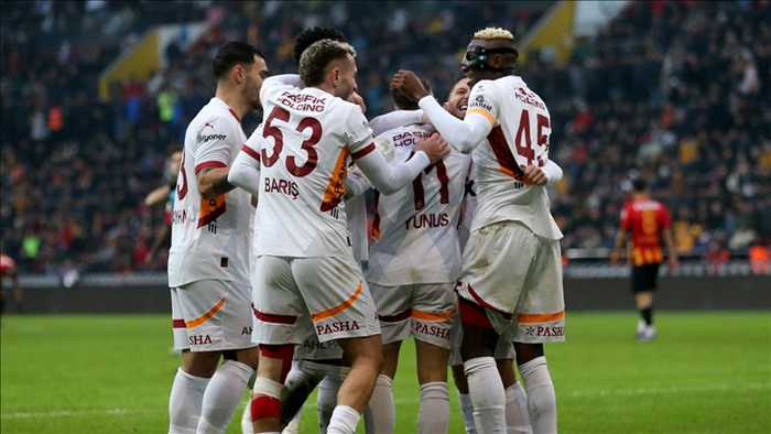 Kayserispor deplasmanından farklı galibiyetle dönen Galatasaray, zirvede puan farkını açtı