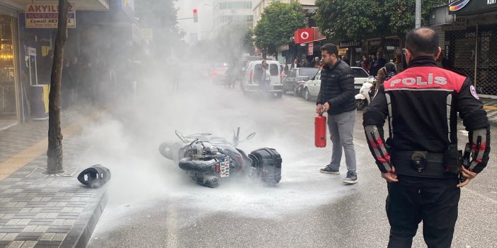 Adana'da bir kişi sürekli arızalandığını öne sürdüğü motosikletini ateşe verdi