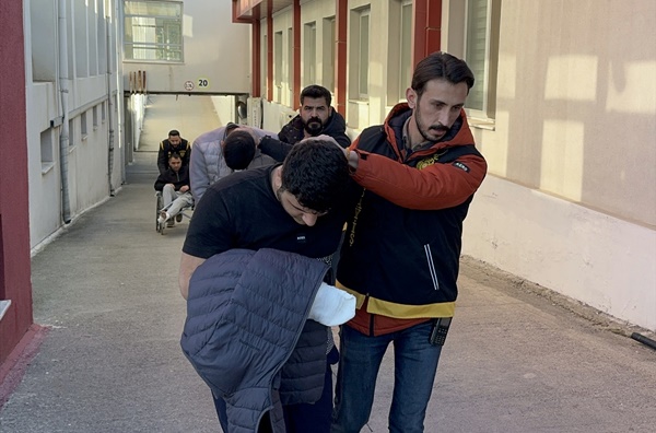 Adana'da bir kişinin kavgada tabancayla öldürülmesiyle ilgili 3 zanlı tutuklandı