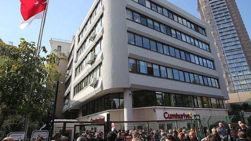 Cumhuriyet gazetesi soruşturmasında 9 kişi tutuklandı